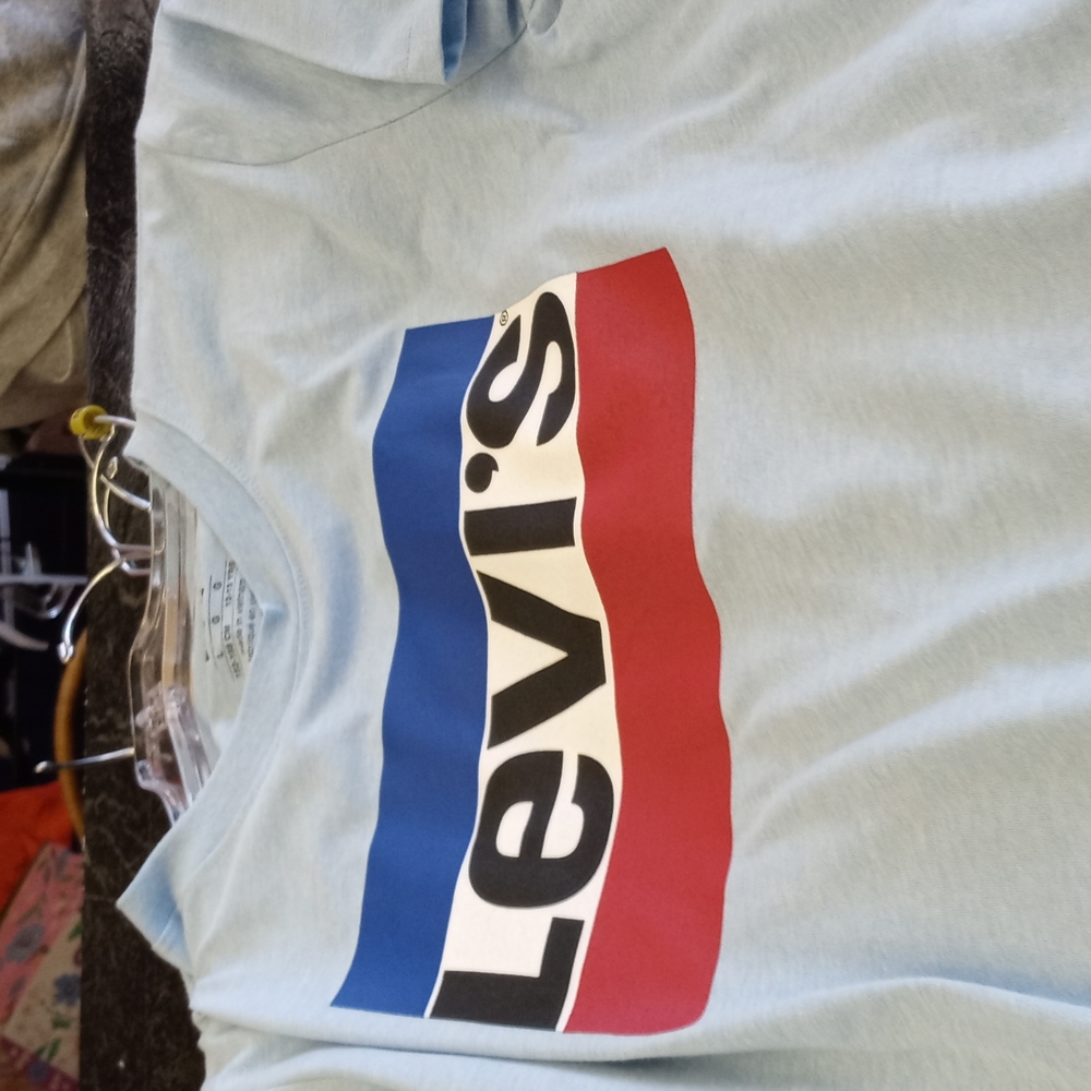 Levi's t-shirt
